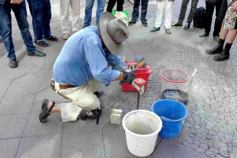 Verlegung des Stolpersteins für Berthold Cahn (2018)